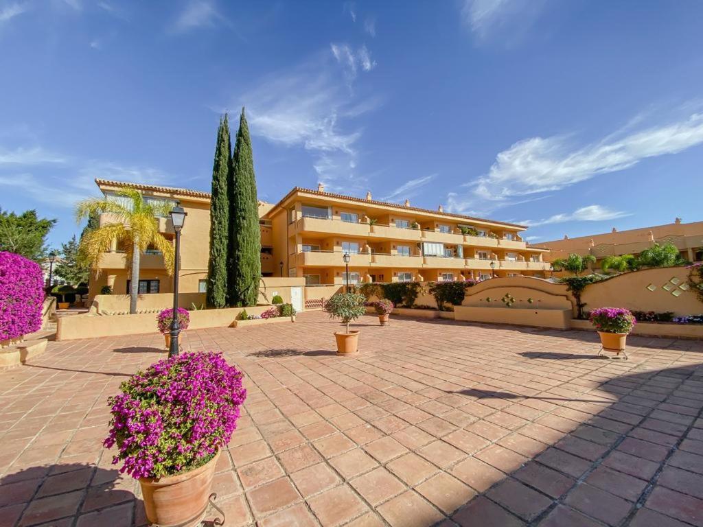 Apartamento En Los Patios De Santa Maria Golf Marbella Esterno foto
