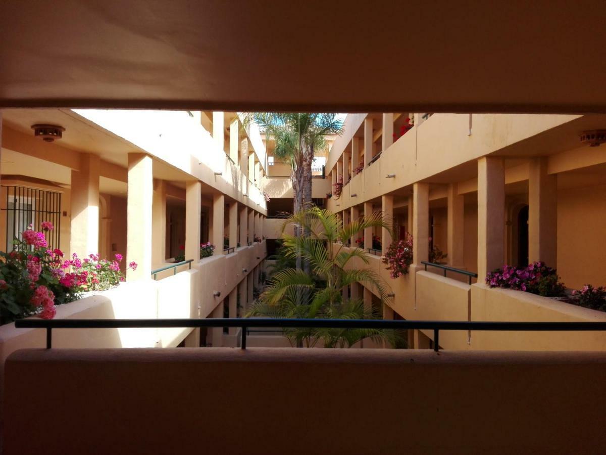 Apartamento En Los Patios De Santa Maria Golf Marbella Esterno foto