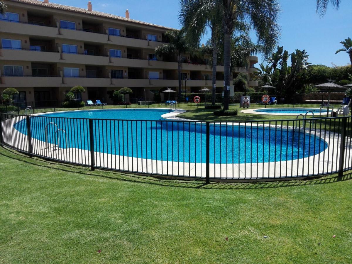 Apartamento En Los Patios De Santa Maria Golf Marbella Esterno foto