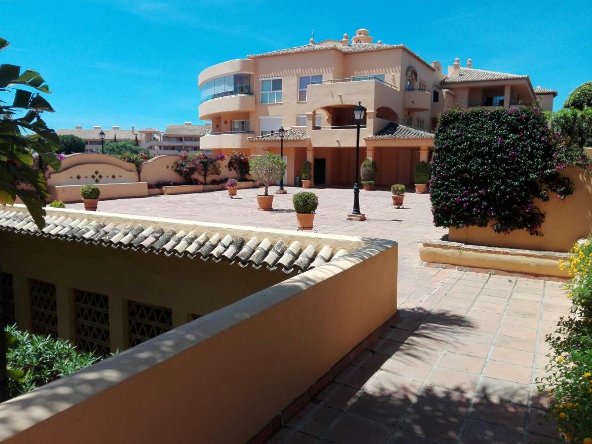 Apartamento En Los Patios De Santa Maria Golf Marbella Esterno foto